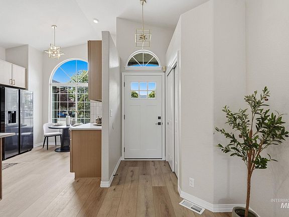 4th image of 7906 W Limelight St