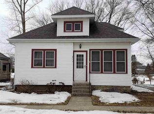 311 Prairie St, Strawberry Point, IA 52076