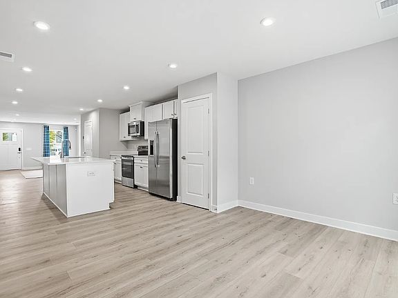 5th image of 2264 Palm Ct #A