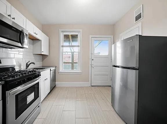 4th image of 2257 S Oakley Ave #2