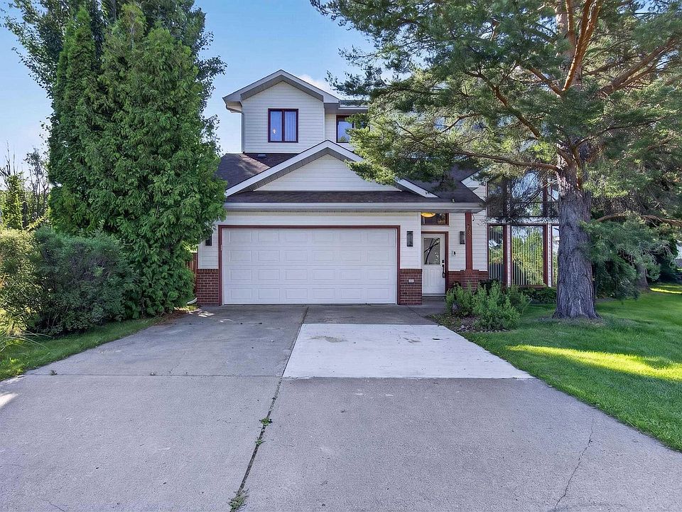 1st image of 15 Hickory Cres