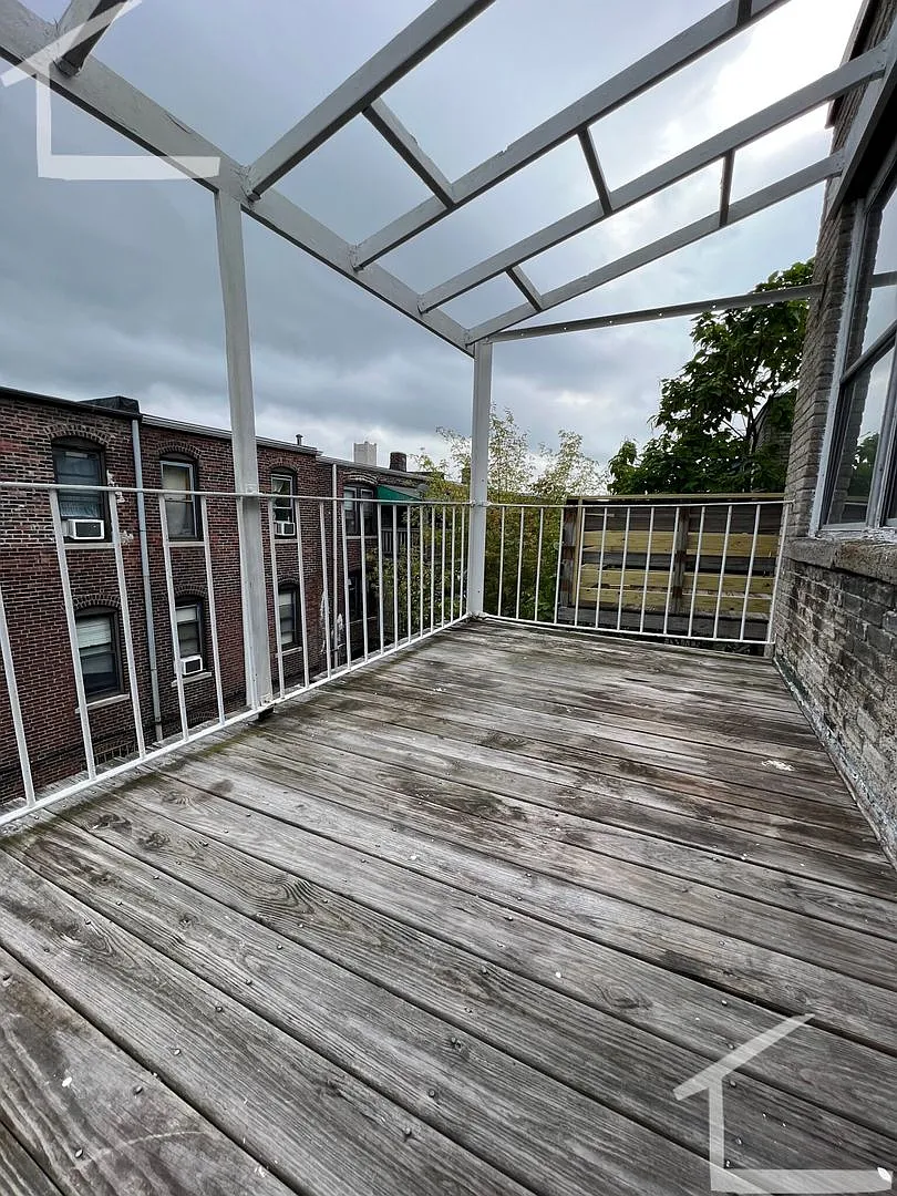 Huge 3 bed with in-unit laundry. — Photo 3