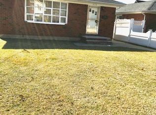 652 W Fingerboard Rd, Staten Island, NY 10305