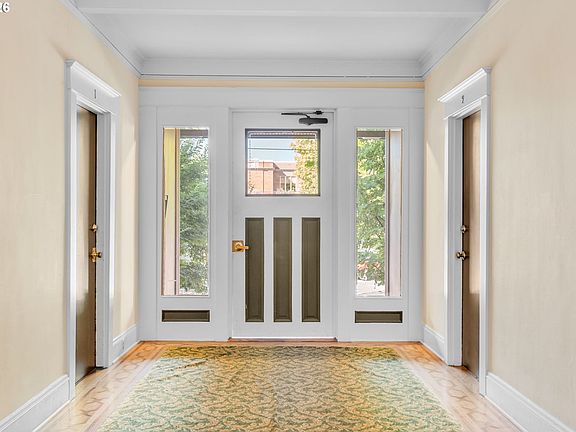 5th image of 2046 NW Flanders St APT 22
