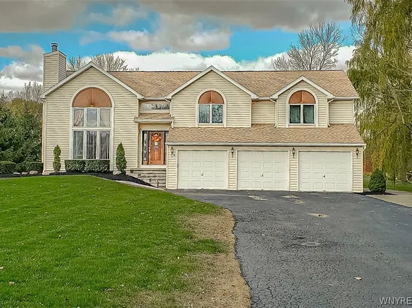 5507 Oakwood Dr, North Tonawanda, NY 14120