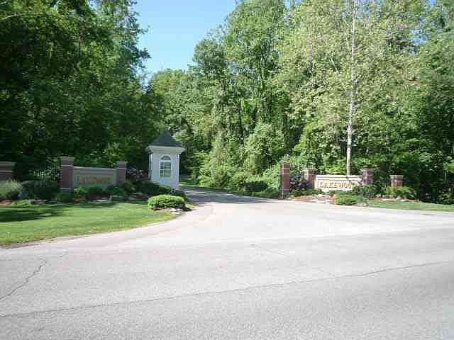 1st image of 16 Lakewood Dr