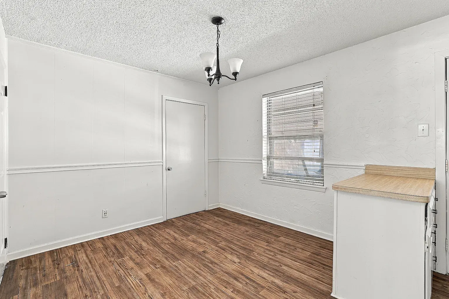 3 bed, 1047 sqft, $1,600 — Photo 3