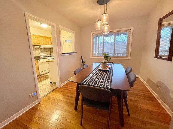 5th image of 2465 W Balmoral Ave #1N