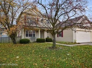 61 McKinley Ln, Streamwood, IL 60107