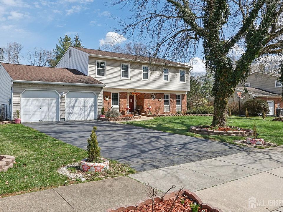 1st image of 12 Mackenzie Ln