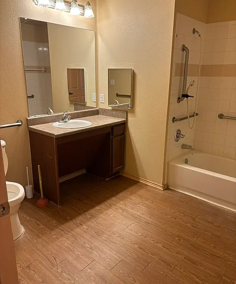 Hampton Village — Photo 10