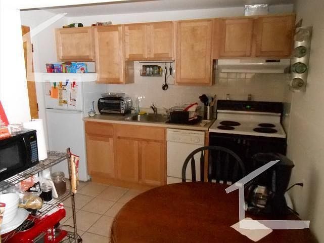2nd image of 11 Commonwealth Ct APT 7D