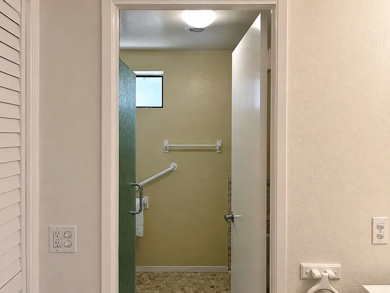17914 Magnolia Blvd #128 — Photo 9
