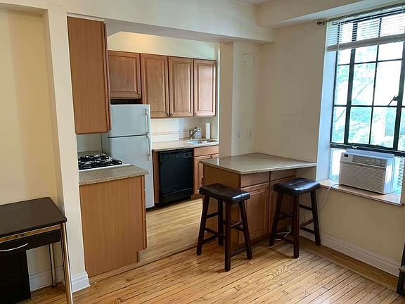 4th image of 353 W 56th St APT 2L
