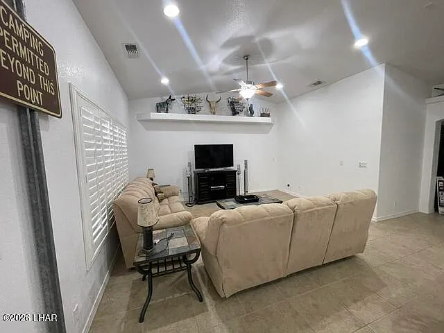 3 bed, 2.5 bath, 1696 sqft, $2,300 — Photo 4
