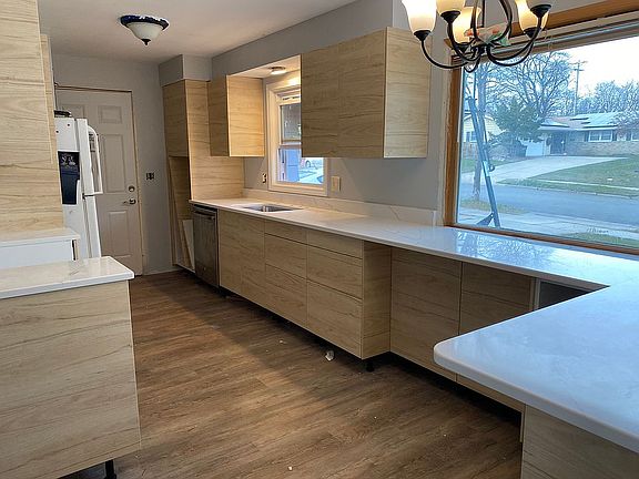 3rd image of 5205 S Hill Dr