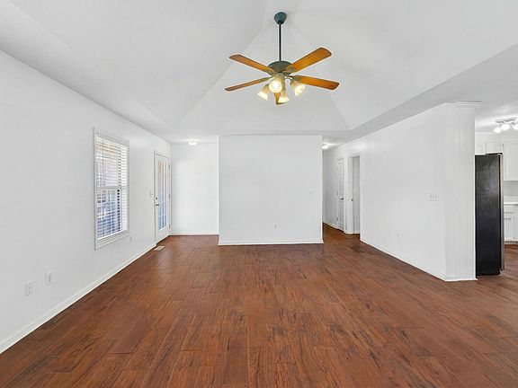 5th image of 111 Logan Ln