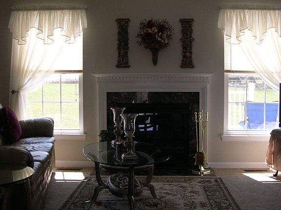 4th image of 210 Woodland Dr