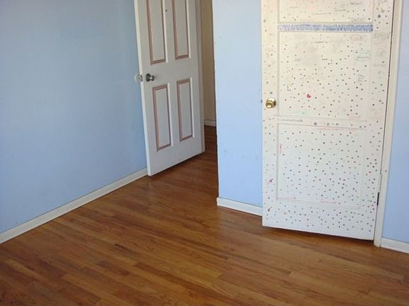 4th image of 8102 Milna Ave
