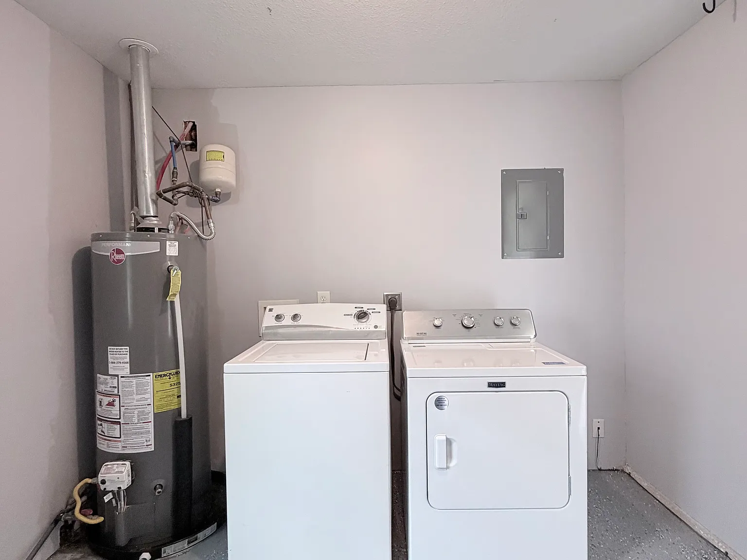 3 bed, 840 sqft, $1,600 — Photo 4