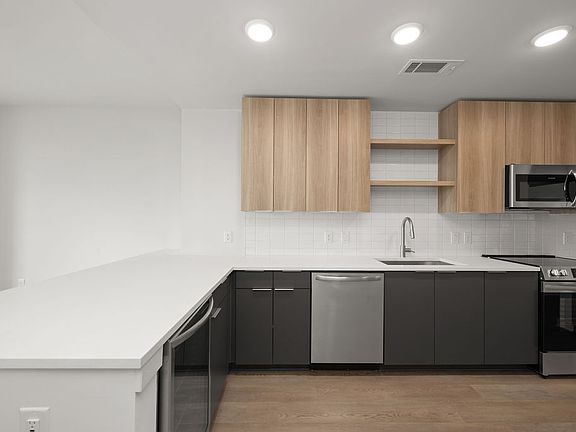 5th image of 3305 South Blvd #301
