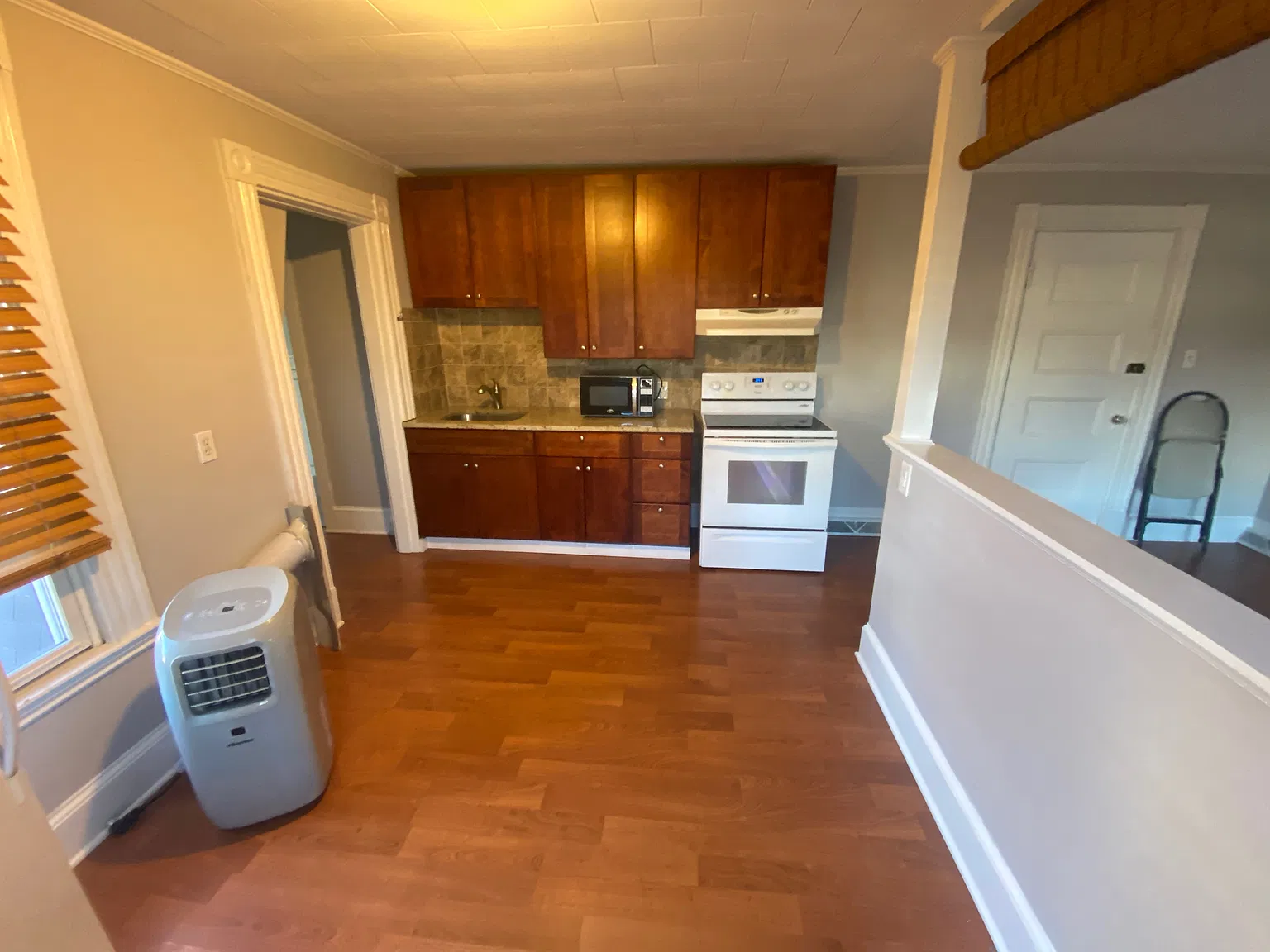 Studio, 400 sqft, $1,900 — Photo 2