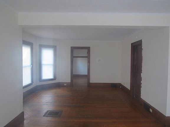 4th image of 303 S Alvord St #1