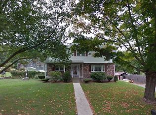 8 Meadow View Rd, Wakefield, MA 01880