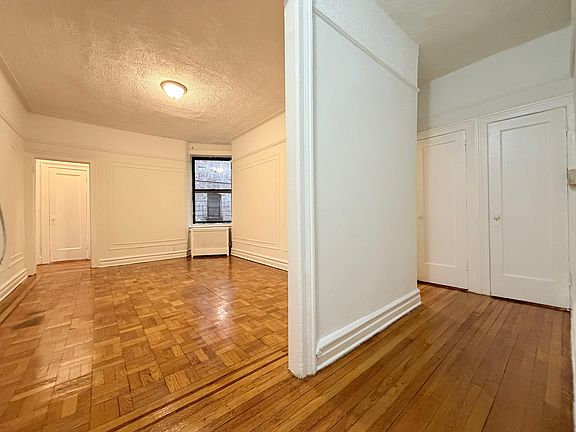 2nd image of 160 Fenimore St APT 1B