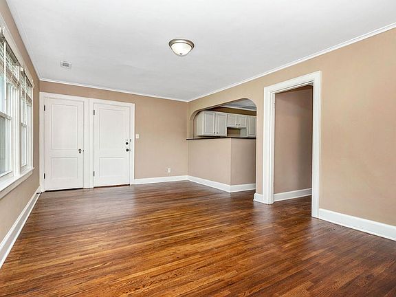 3rd image of 1377 Northwest Blvd APT B