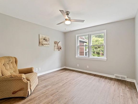 4th image of 244 Bayway Dr