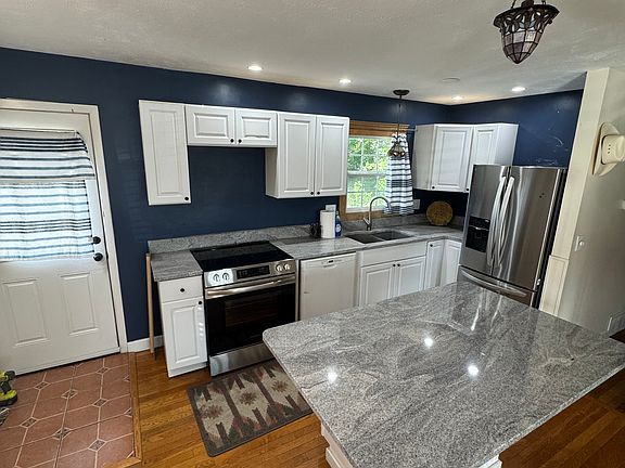 5th image of 3126 S 120th St