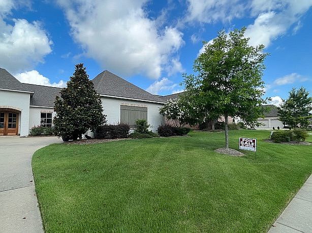 1st image of 200 Stone Creek Dr