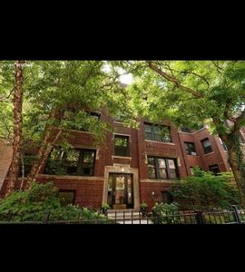657 W Bittersweet Pl, Chicago, IL, 60613
