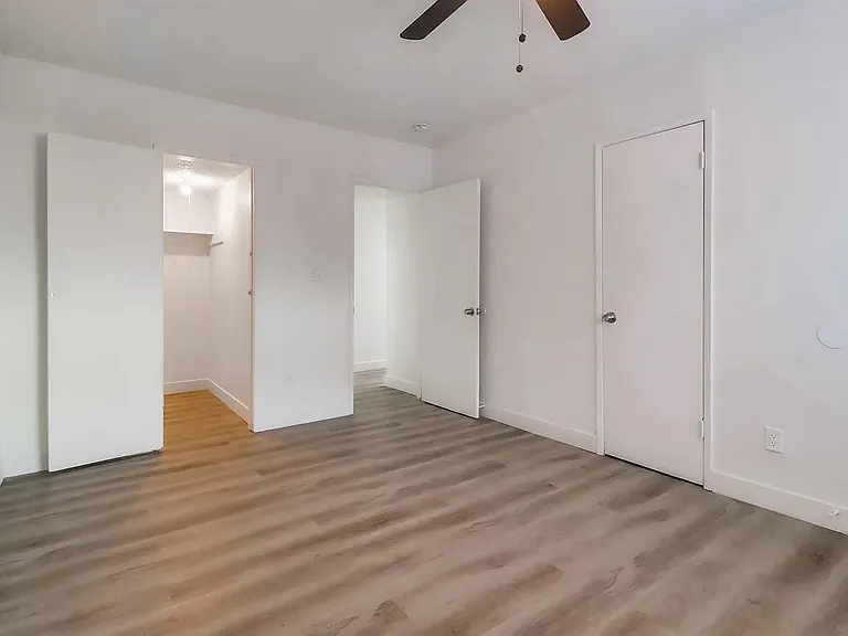 8650 Hurlbut St — Photo 5