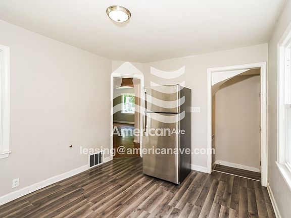1371411_005_kitchen_5.jpg