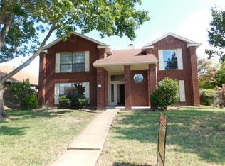 833 Creekside Dr, Mesquite, TX 75181