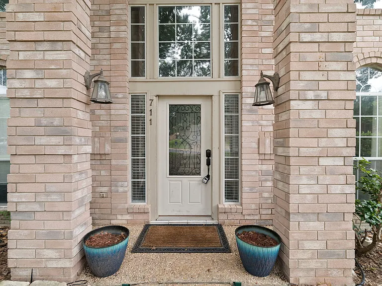 711 Arch Stone — Photo 27