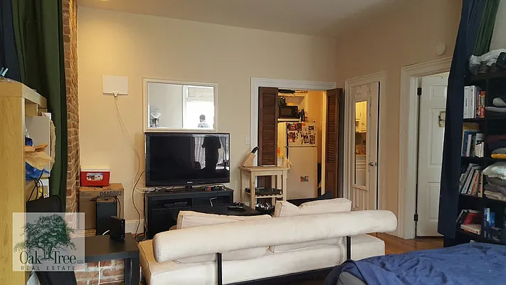 Rented by Oak Tree LLC | media 11