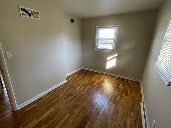 4th image of 7713 Oakland Dr