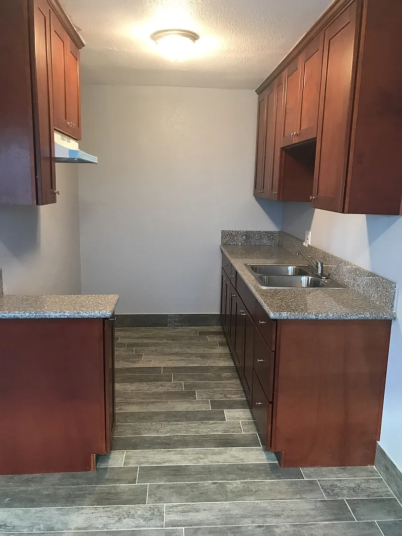 2-bedroom, 1-bath apartment — Photo 3