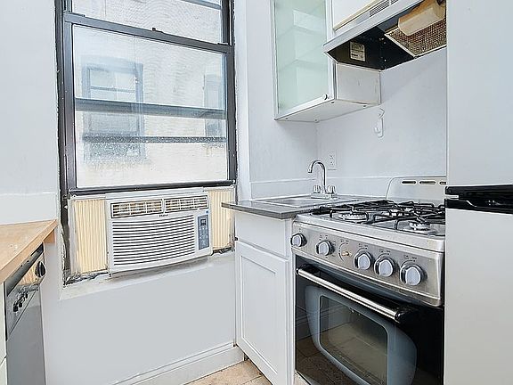 4th image of 66 W 109th St APT 52