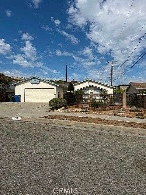 1st image of 904 N Azalea Dr