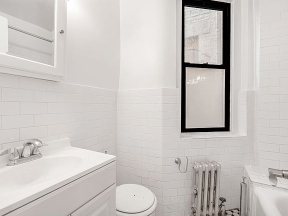 4th image of 148 W 10th St #4C
