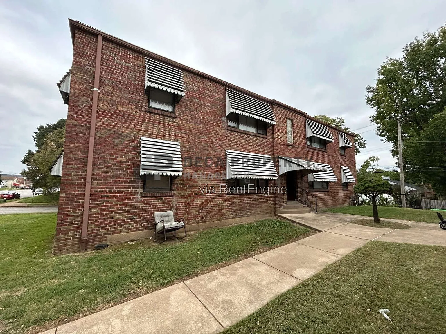 2 bed, 1.0 bath, 966 sqft, $1,000 — Photo 1