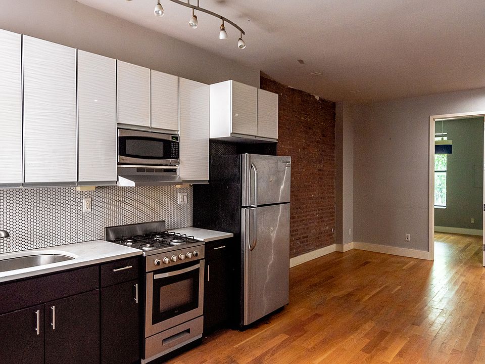 1st image of 240 Madison St #3P