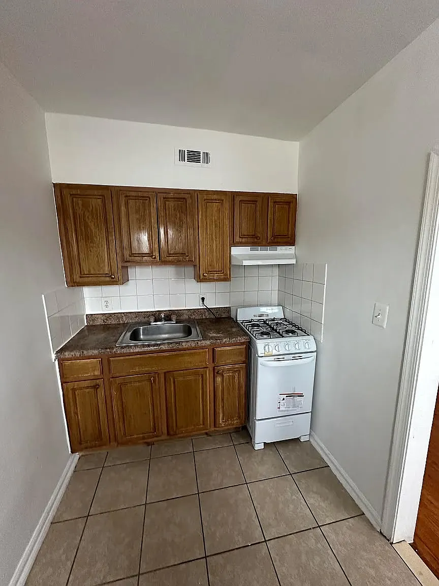 Building Photo - 111 W Jeffrey St #1