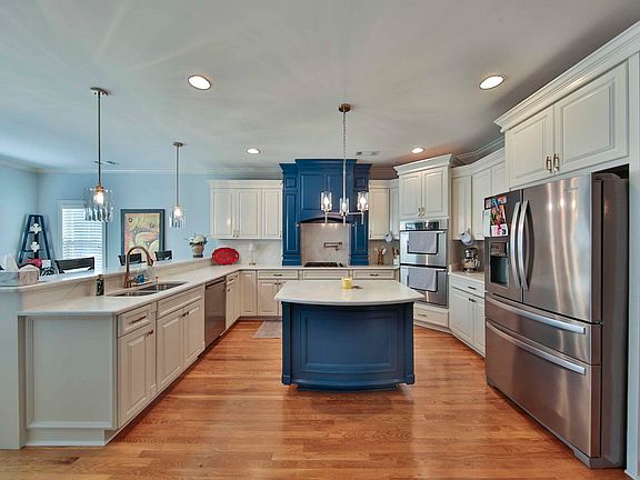 4th image of 82 Lakepointe Cv