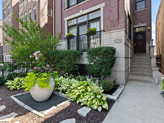 2nd image of 3921 N Greenview Ave #1