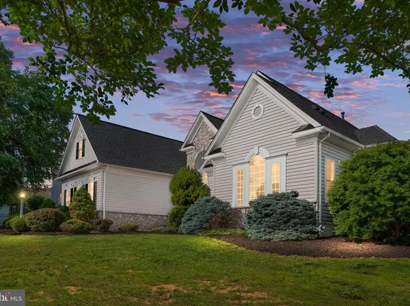 715 Constantine Ct, Warrenton, VA 20186